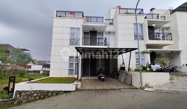 Nett 930 Juta Hanya Bulan Ini! Rumah Murah 2 Lantai Plus Rooftop!