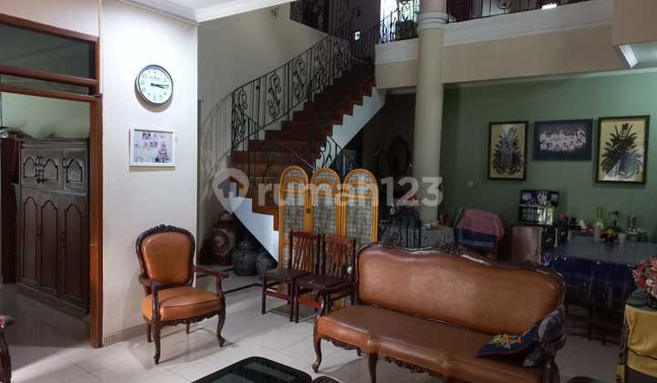 Comfortable & Spacious Hook House in Gegerkalong, Bandung 2