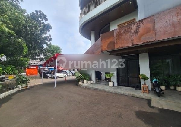 Disewakan Gedung Hoek 3 Lantai Kebayoran Baru - Ex Restaurant, Ac Sentral