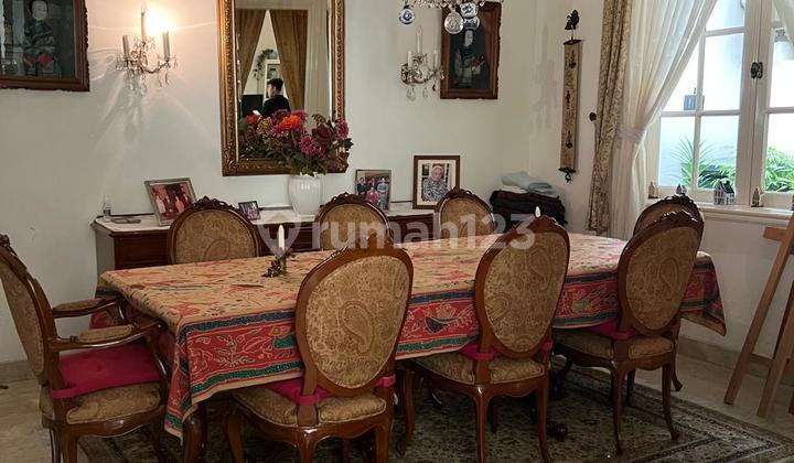 Rumah Mewah di Kawasan Simprug Golf | Lt 920 M², Kolam Renang & Taman Luas, SHM 2