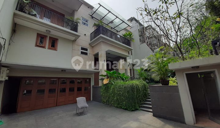 Disewakan Rumah Mewah 3 Lantai di Kertanegara, Senopati - Dekat Scbd Disewakan Rumah Mewah 3 Lantai di Kertanegara, Senopati - Dekat Scbd