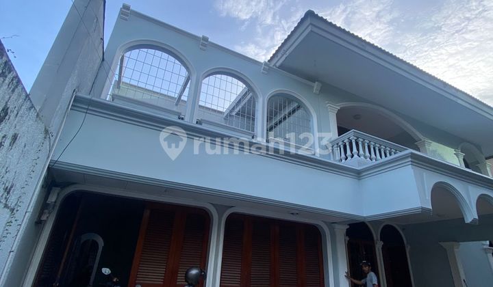 Disewakan Rumah Mewah dengan Private Pool di Mega Kuningan - Lt 520 M², Lokasi Premium Jakarta Selatan