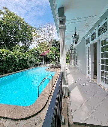Disewakan Rumah Klasik Mewah dengan Kolam Renang di Adityawarman - Senopati, Kebayoran Baru