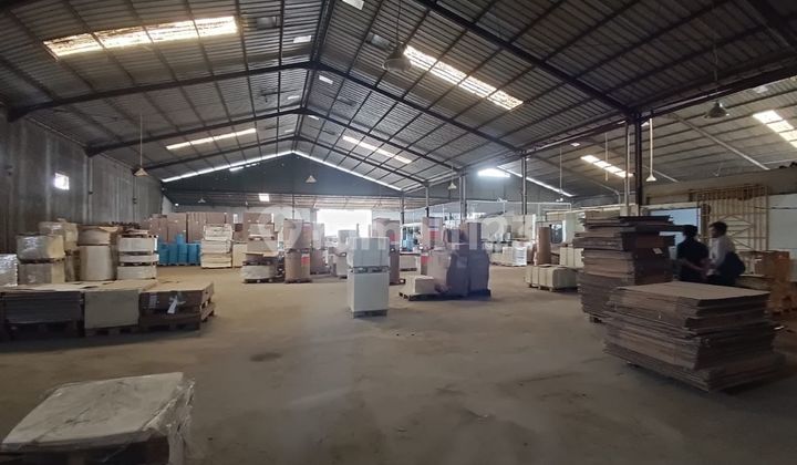 Production Warehouse for Rent in Dpr Plot, Cipondoh, Tangerang | Land Area 1,600 m² | Electricity 55,000 Va | Flood-Free