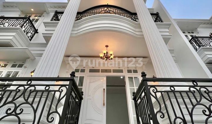 Dijual Rumah Mewah Klasik Eropa Baru dengan Lift Pribadi & Kolam Renang di Kawasan Premium Cilandak, Jakarta Selatan 2