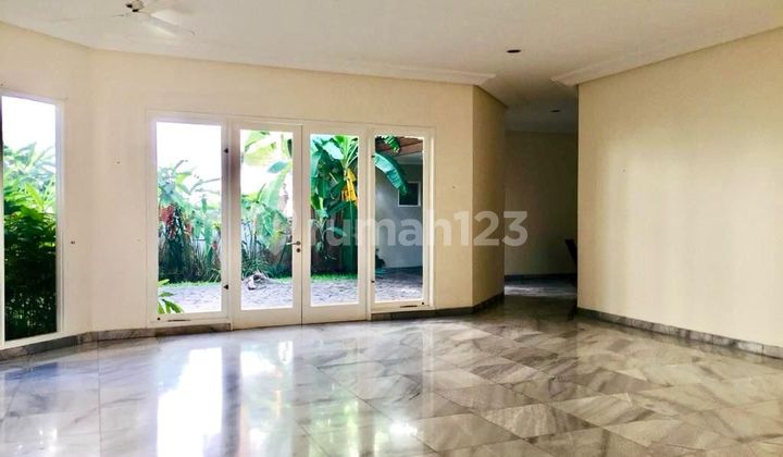 Disewakan Rumah Modern 2 Lantai Classic American Style di Jl. Cipete , Kota Jakarta Selatan Indonesia,