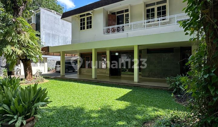 Dijual Rumah Hitung Tanah di Jl. Daksa Selong Kebayoran Baru - Lt 885 M², SHM