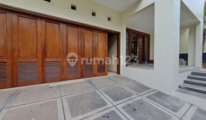 Disewakan Rumah Pondok Indah Metro Alam - 4 Kt, Kolam Renang 2