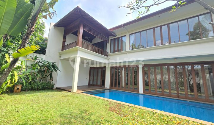 Disewakan Rumah Luas di Kemang - 6 Kamar Tidur, Study Room, Lokasi Premium 2