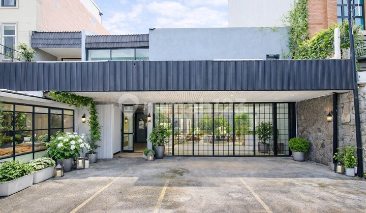 For Rent 2-Story Business Building in Senopati | Commercial Zone | Suitable for Restaurant, Showroom, Clinic