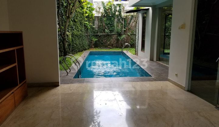 Dijual Rumah Modern dengan Private Pool di Dukuh Patra Kuningan - Lt/Lb 500 M², Lokasi Elite Dijual Rumah Modern dengan Private Pool di Dukuh Patra Kuningan - Lt/Lb 500 M², Lokasi Elite