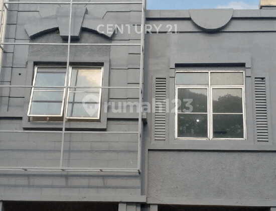 Ruko Gandeng Pinggir Jalan Raya di Deltmas Ruko Gandeng Pinggir Jalan Raya di Deltmas