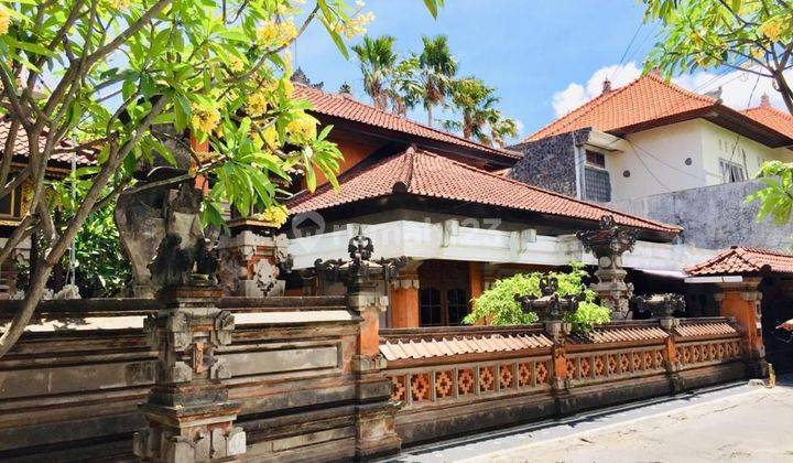 Balinese style house for sale in the center of Renon 2