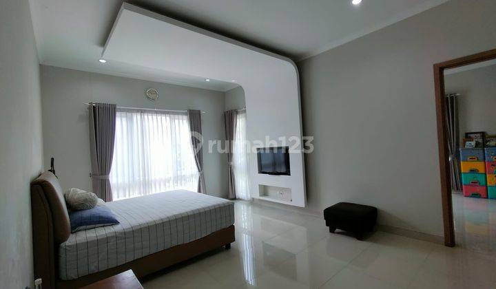 Rumah 2 Lantai Bagus Semi Furnished Lokasi Strategis di Foresta 2