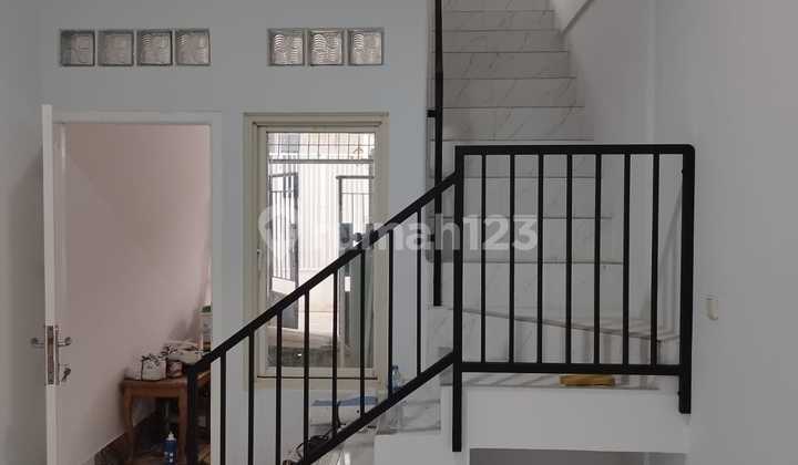 3-Story Minimalist House in Jelambar, Grogol Petamburan 3-Story Minimalist House in Jelambar, Grogol Petamburan