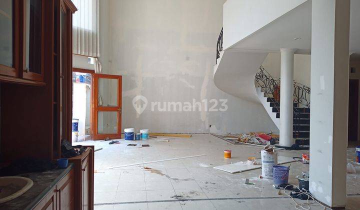 Rumah Keren 3 Lantai Di Setra Duta 2