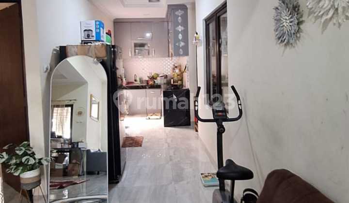 Rumah Bagus Mewah Semi Furnish di Cluster Aralia di Harapan Indah 2