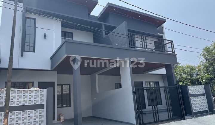 Nice New 2-Story House, Wide Street, On Green Boulevard