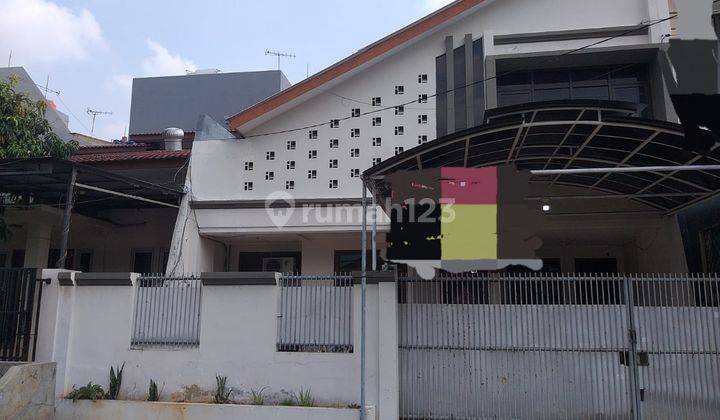 Rumah 2 Lantai Bagus SHM di Pulomas, Jakarta Timur 1