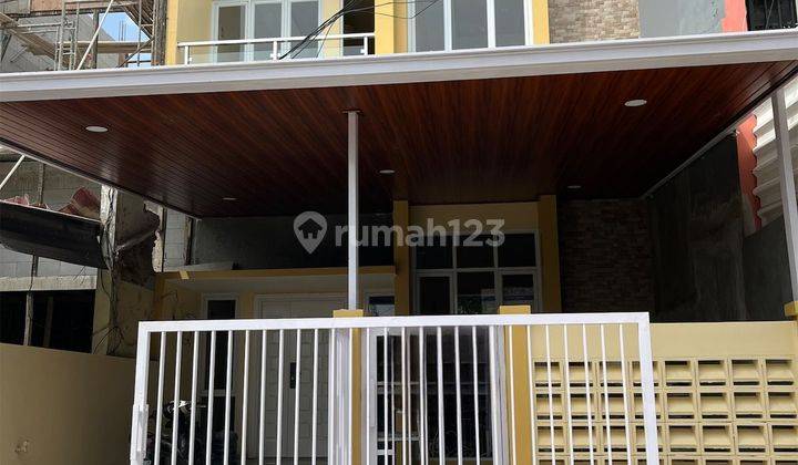 Rumah 2 Lantai Bagus di Permata Harapan Baru, Bekasi 1