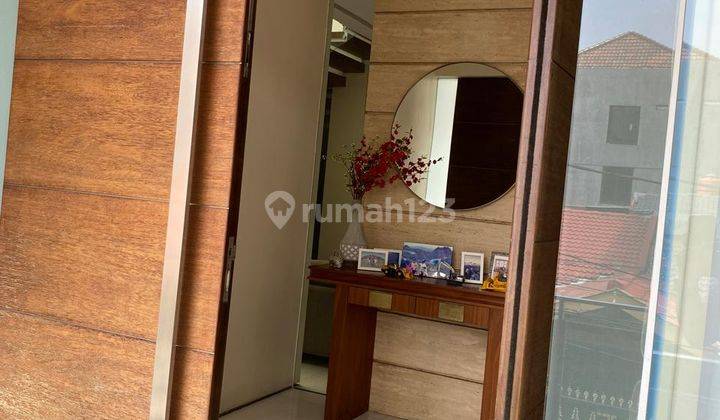 Rumah 3 Lantai Bagus Semi Furnished SHM di Kelapa Gading, Jakarta Utara 1