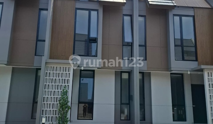 Rumah Baru 3Lantai 3Kamar di Summarecon Crown Gading Bekasi