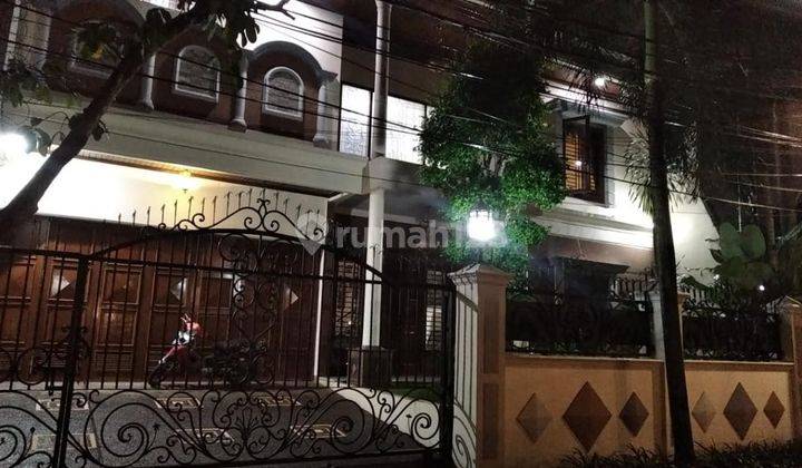 Rumah 2 Lantai Bagus Semi Furnished SHM di Kemang Timur, Jakarta Selatan 2