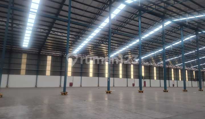 Good, Spacious Warehouse Suitable for E-Commerce, etc. in Cakung Good, Spacious Warehouse Suitable for E-Commerce, etc. in Cakung