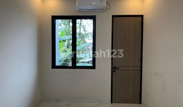 Rumah 2 Lantai SHM Halaman Belakang Luas di Griyaloka BSD 2