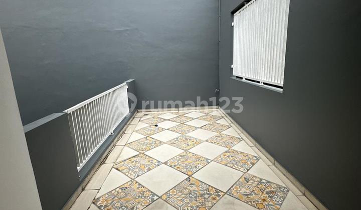 Front Garden Orchid Loka Hook House in BSD City - Fully Furnished Front Garden Orchid Loka Hook House in BSD City - Fully Furnished