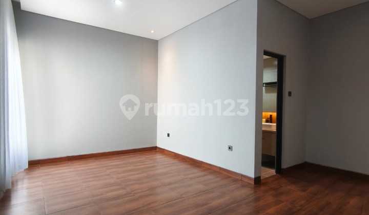 Rumah Baru dengan Jacuzzi & Full Furnish di Kencana Loka BSD 2