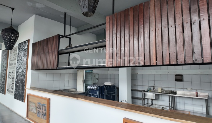 Villa and Restaurant in Ngaglik, Suitable for Business or Investment 2