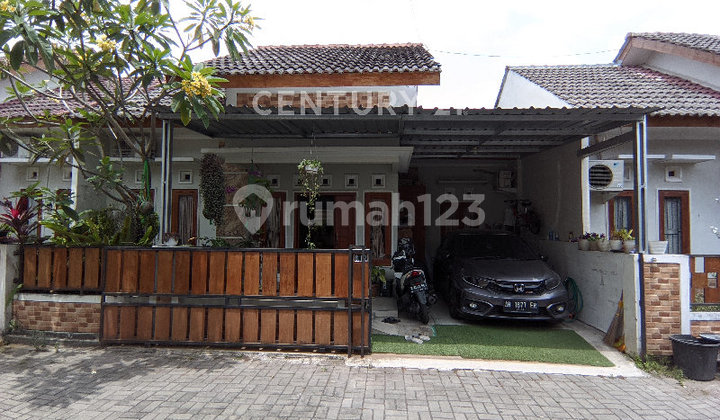 For Quick Sale, 3-Bedroom House, Comfortable Family Residence in Maguwoharjo.