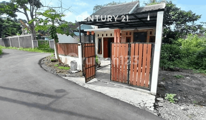 House with 110 M2 Building Area in Pandowoharjo Residential Zone for Living