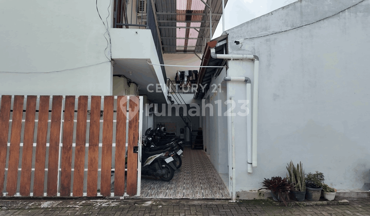 Kos Kosan dengan 12 Kamar Dekat Uii Terpadu Cocok untuk Investasi