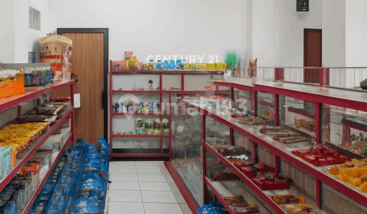 Shop House Near Condongcatur Terminal Suitable for a Store 2