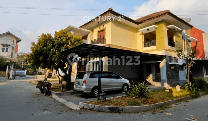 2-Story Hook House in Margorejo Sleman, 500m from Jamal Km 16