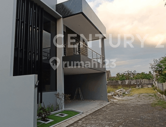 Villa House for Sale, Location Near Ringroad and UGM 2