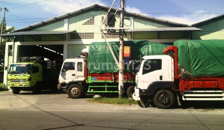 Warehouse 1300m2 in Sewon, Only 500m to South Ringroad. Warehouse 1300m2 in Sewon, Only 500m to South Ringroad.