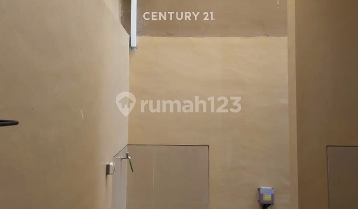 2-story house with a one-gate system in Griya Kuantan Banyuraden. 2