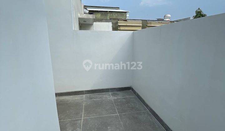 Rumah 2 Lantai Hoek Siap Huni Di Deplu Adam Malik Cipadu 2