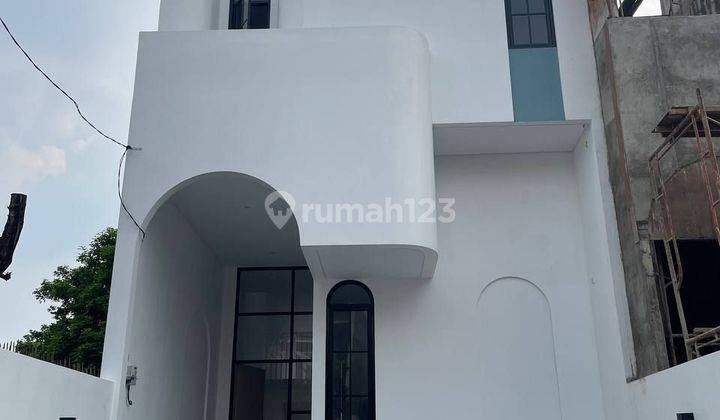 Dijual Rumah Mewah Di Joglo Lokasi Strategis Jakarta Barat  1