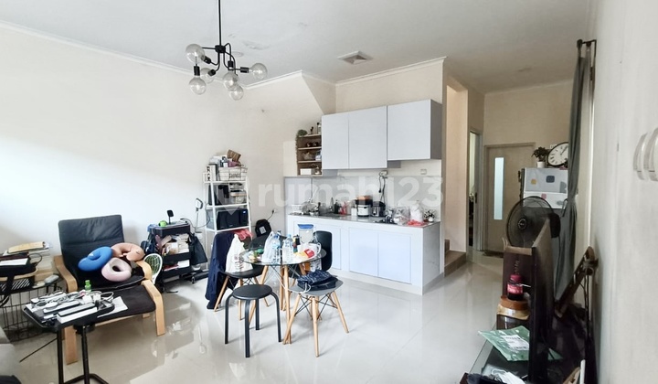 Rumah 1,5 Lantai di Regency Melati Mas, Tangerang Selatan Rumah 1,5 Lantai di Regency Melati Mas, Tangerang Selatan