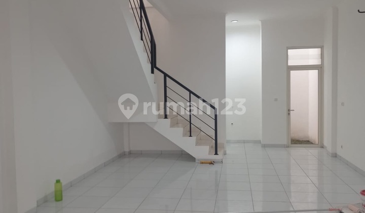 2-Storey Shophouse Neat & Ready for Use Silk Road Alam Sutera, Strategic Position 2