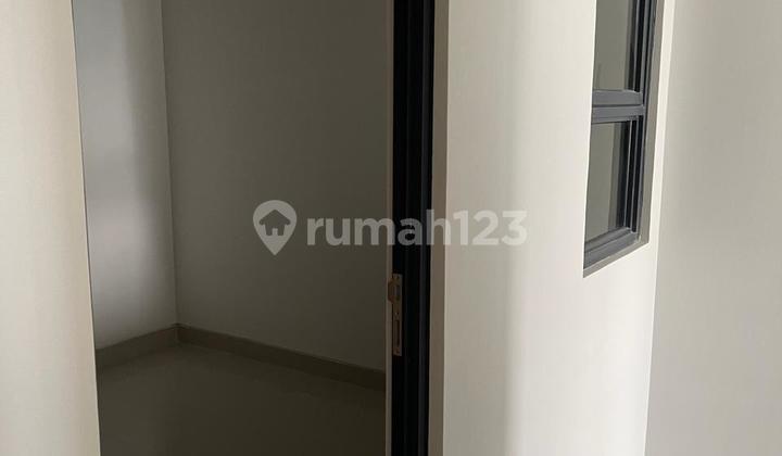 Rumah 2 Lantai Lingkungan Tenang di Cluster Yuthica Bsd, Tangerang Selatan 2