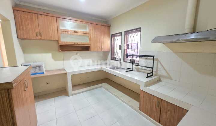 Disewakan Rumah 2 Lantai di Alam Sutera, Tangerang Selatan (Harga 2 Tahun) 2