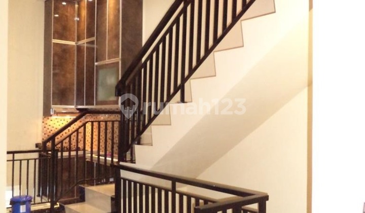 For Sale: Boarding House in Sector 8B Serpong Housing Complex 2