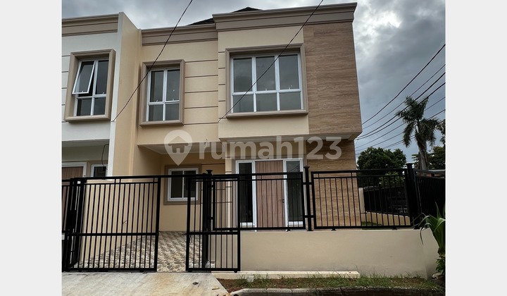 2-Story Hook House in Gading Serpong Sector, Tangerang 1