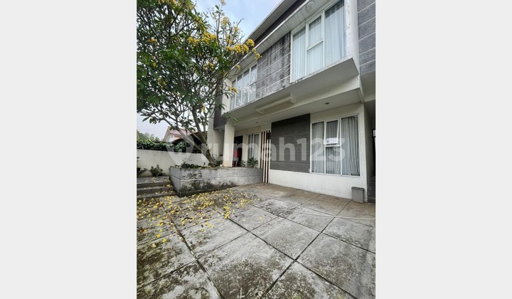 Nice Furnished House in Kencana Loka BSD City, South Tangerang