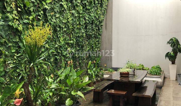 Rumah 3 Lantai Furnished di Gading Serpong Pondok Hijau Golf 1